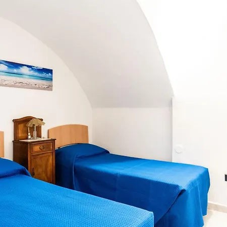 Tina House & Parking By Barbarhouse