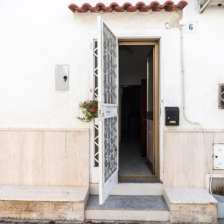 Tina House & Parking By Barbarhouse